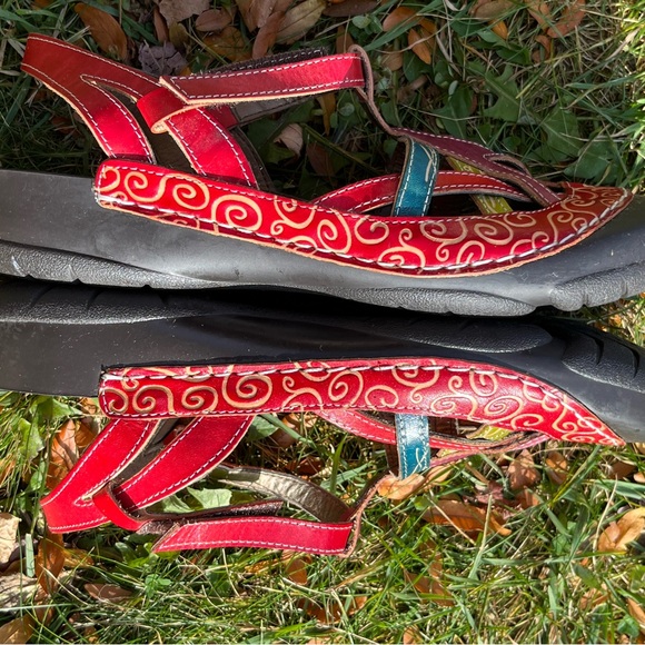 Elite by Corkys red strappy sandals with Velcro adjustment. Size 11. - Picture 4 of 4